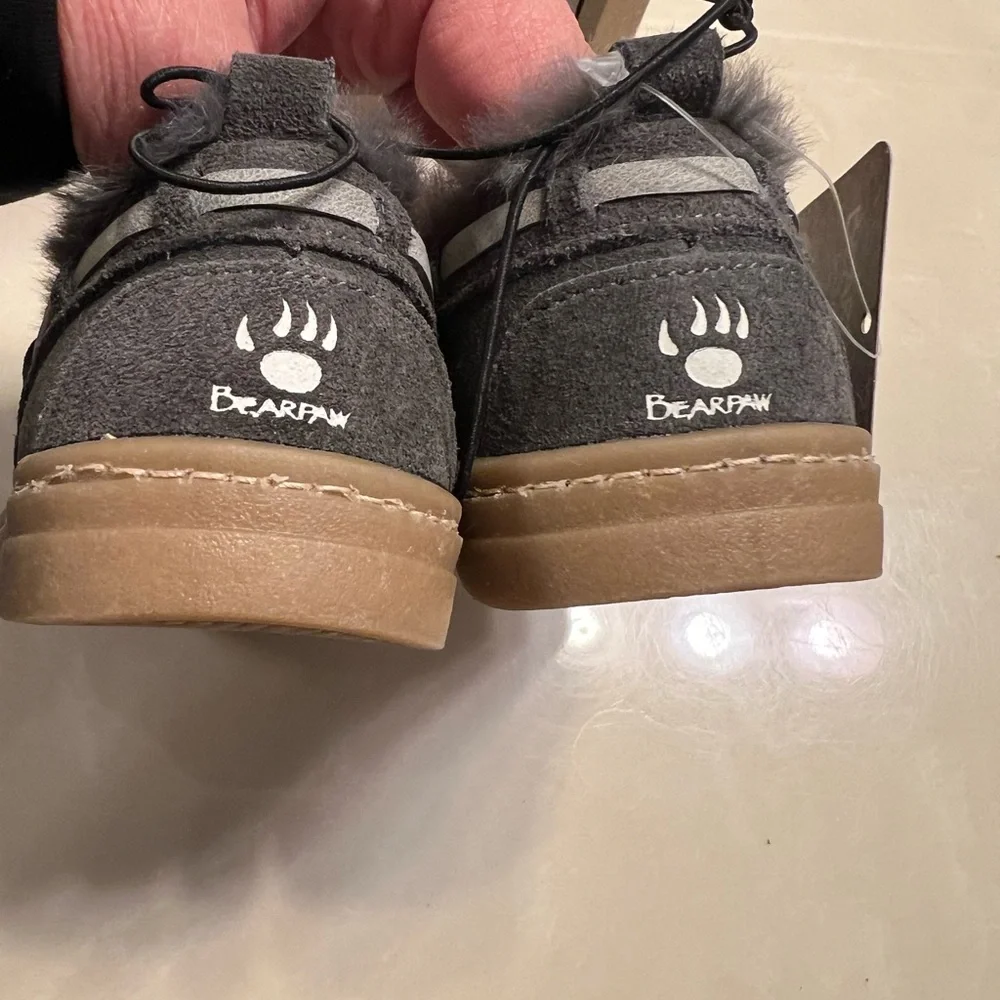 NWT Bearpaw real leather faux moccasins size 6 fur